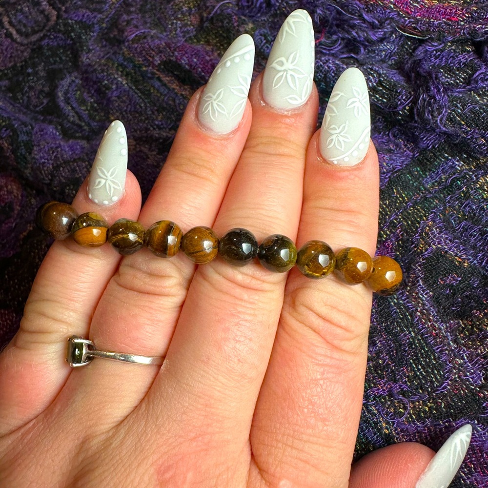Tigers eye bracelet with metal beads